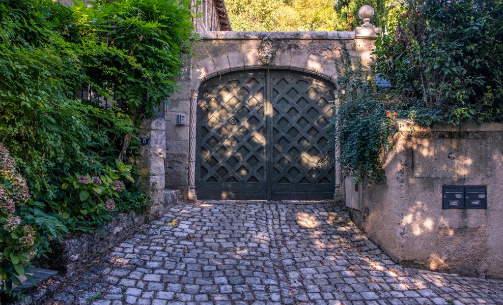 French cobblestone driveway